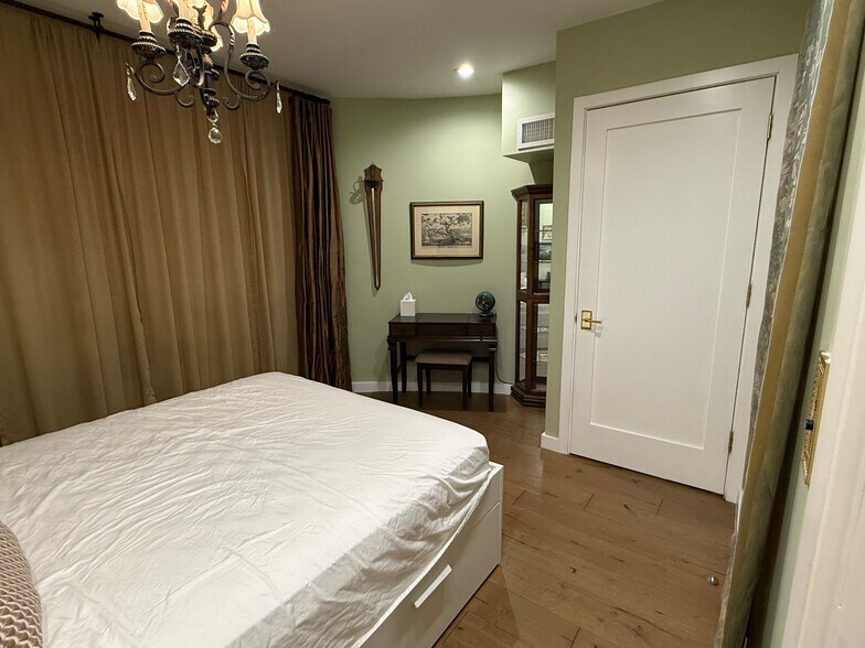 Building Photo - 44 Box St