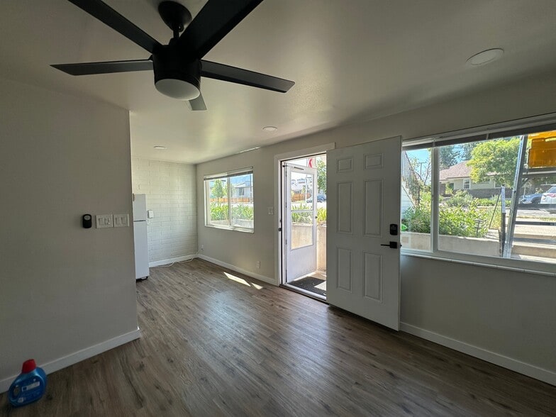 Building Photo - 387 Redondo Ave