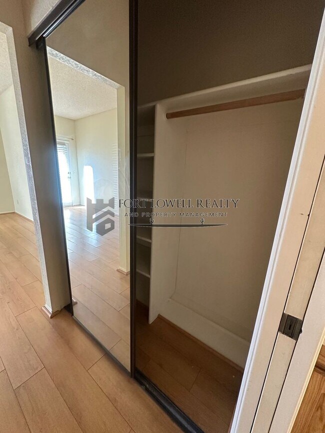 Building Photo - Spacious Remodeled 2 Bed/2Bath Condo!