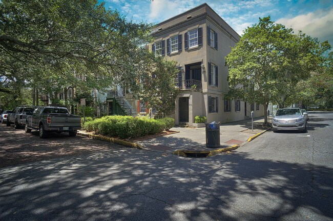Primary Photo - 200 W Jones St