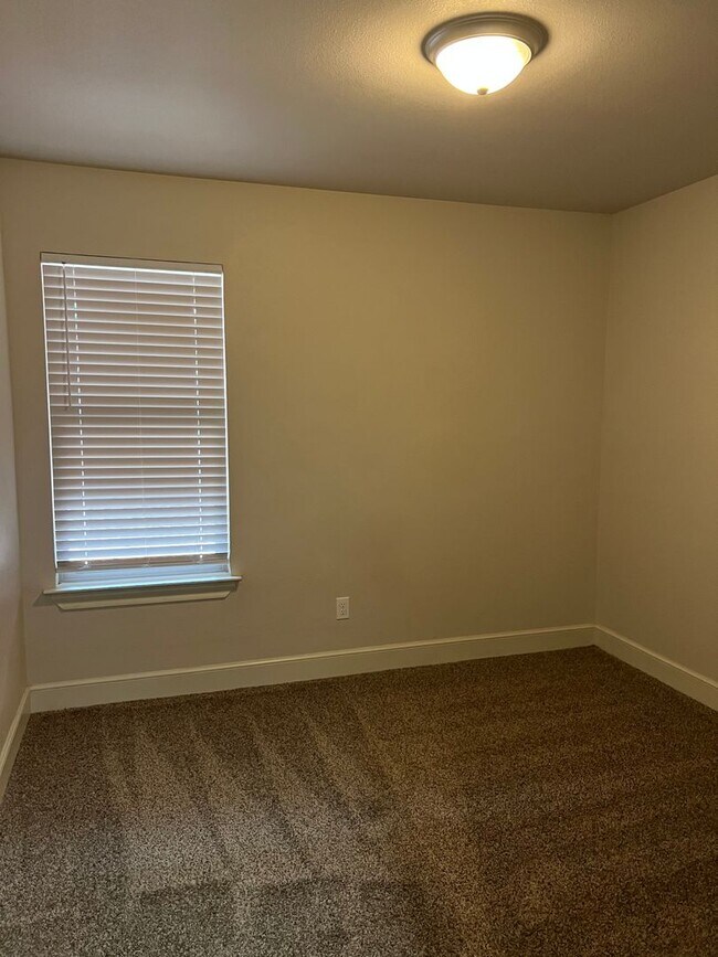 Building Photo - 9803 Avenue V
