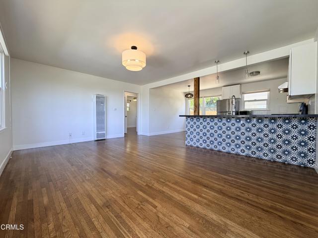 Building Photo - 102 N Kalorama St