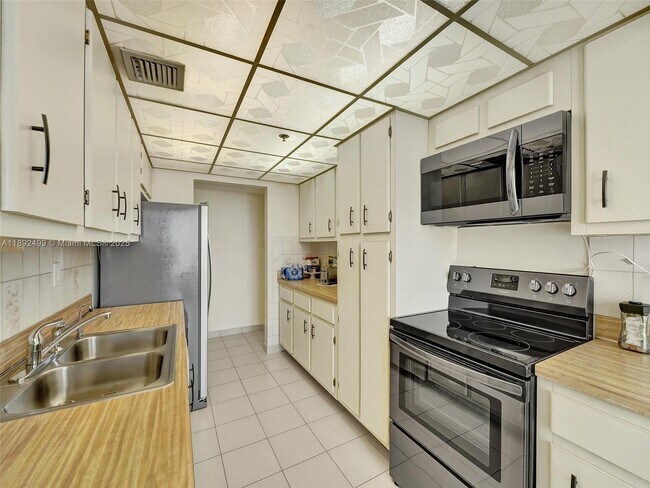 Building Photo - 210 174th St