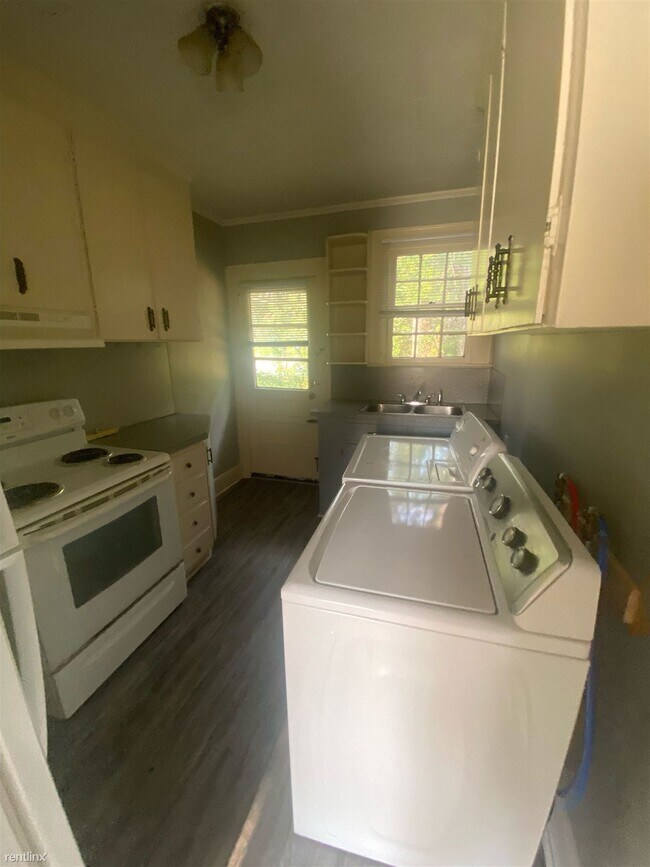 Building Photo - 1 br, 1 bath Duplex - 206 E Calhoun St