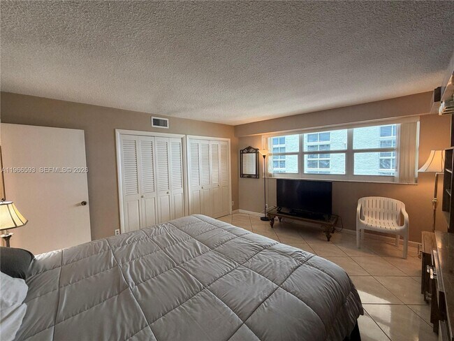 Building Photo - 4100 Galt Ocean Dr