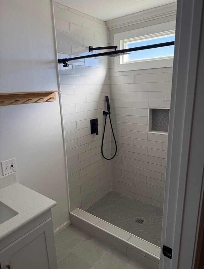 Building Photo - 1406 Kirwin St