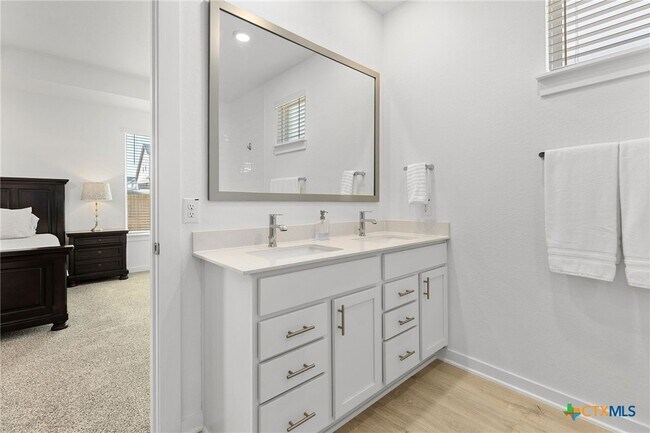 Building Photo - 2132 Magnolia Hl Dr