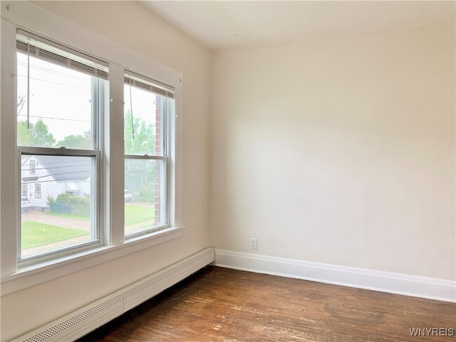 Building Photo - 420 Skillen St