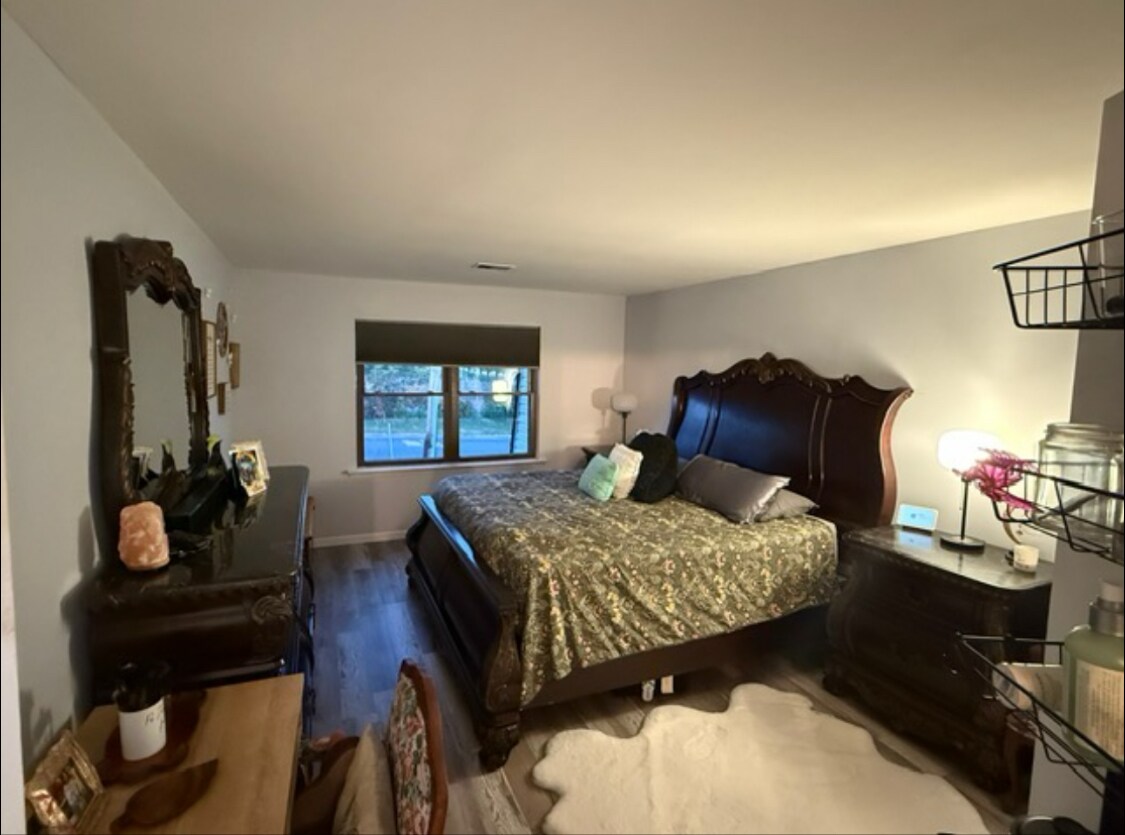 Building Photo - 306 Sharon Garden Ct