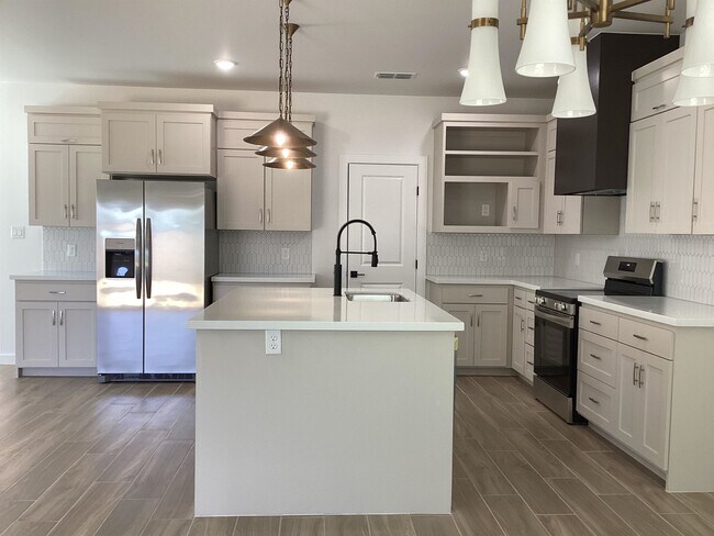 Building Photo - 601 Cata Dr