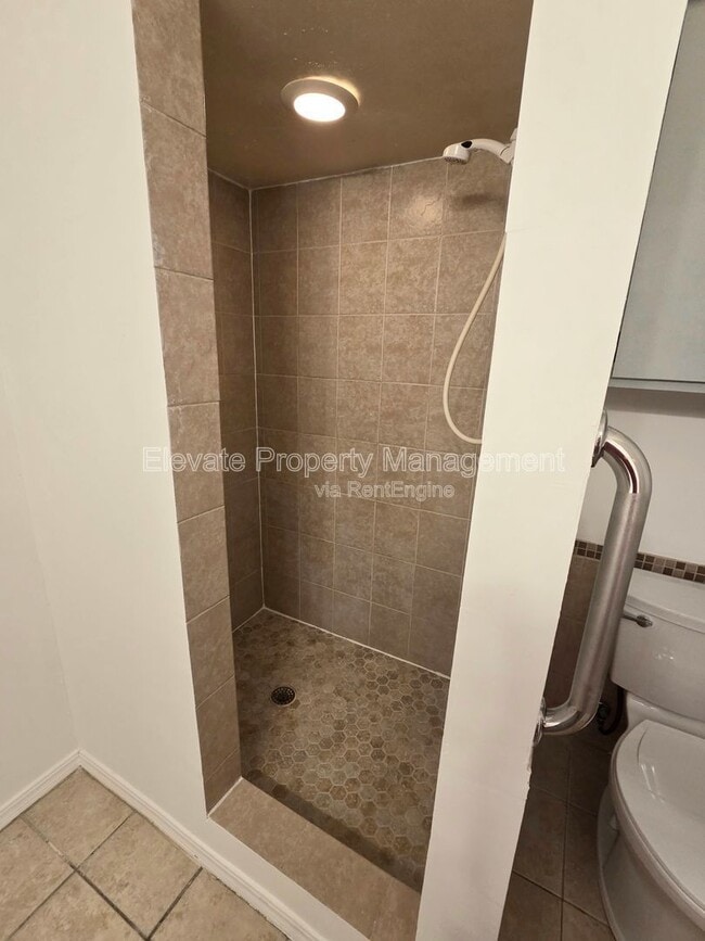 Building Photo - 524 Westwood Ct