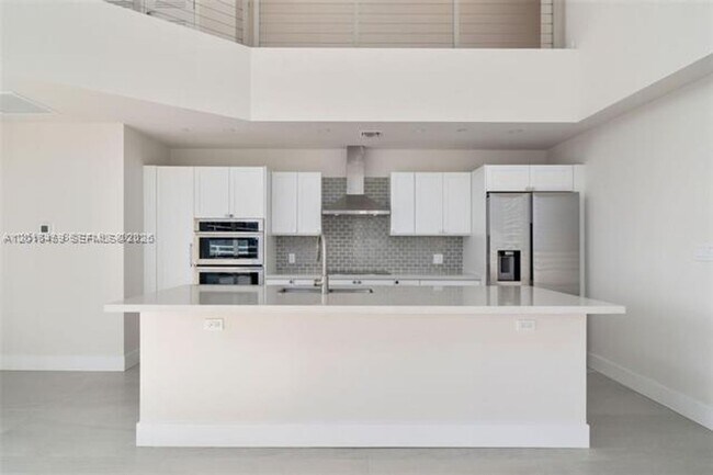 Building Photo - 555 NE 34th St