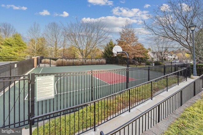 Building Photo - 217 Highland Ridge Ave