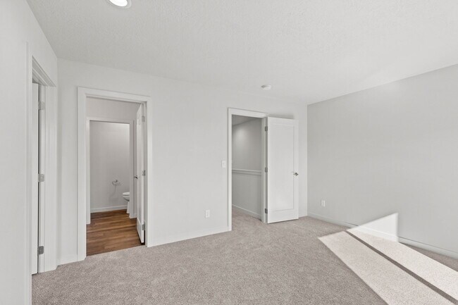 Building Photo - 214 S Woodlawn Rd