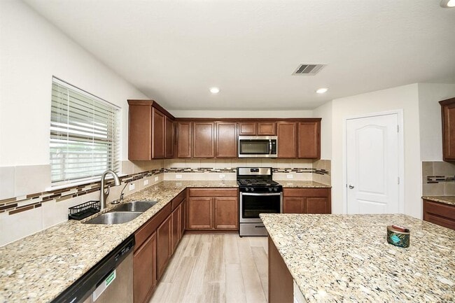 Building Photo - 3302 Regal Park Ln