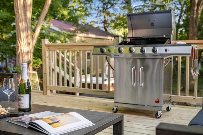 Building Photo - 52 Church St