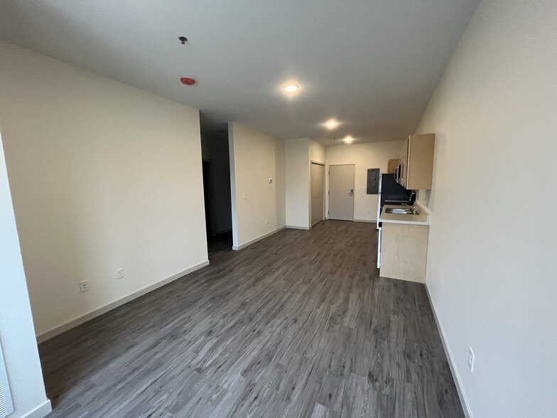 Building Photo - 202 Valley Green Sq