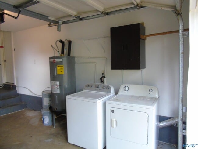 Building Photo - 704 Graycroft Dr SW