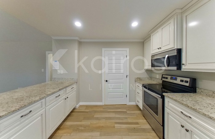 Building Photo - 102 White Water Ln