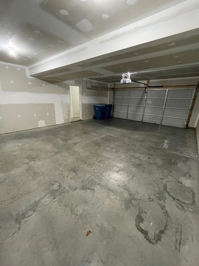 Building Photo - 3 Bedroom 3 Bath House In Mount Wolf