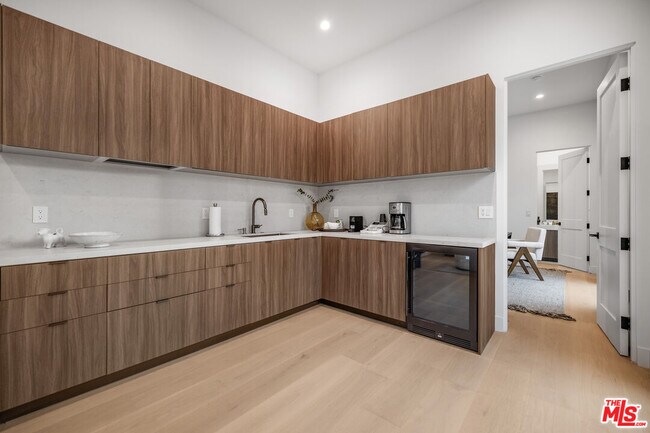 Building Photo - 4256 Camellia Ave