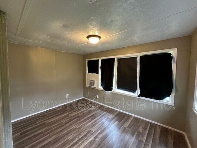 Building Photo - 8086 Heck Dr