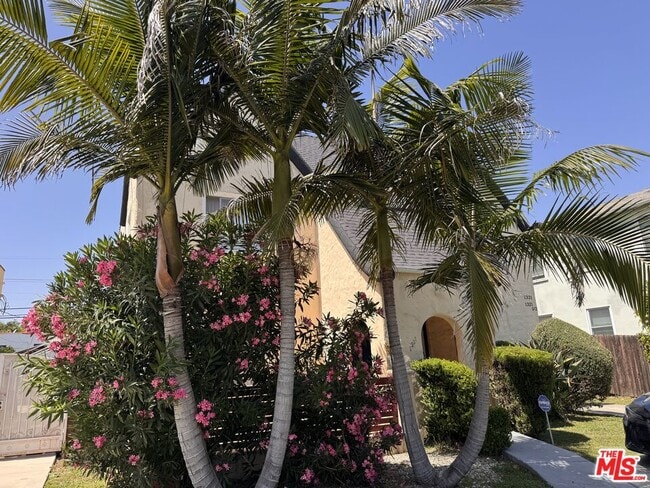 Building Photo - 1325 S Rimpau Blvd