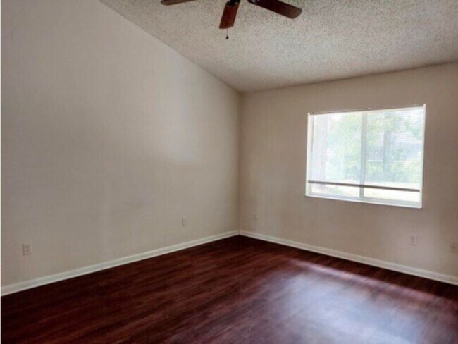 Building Photo - Palm Coast, FL 3 Bedroom House/2 Bath Avai...