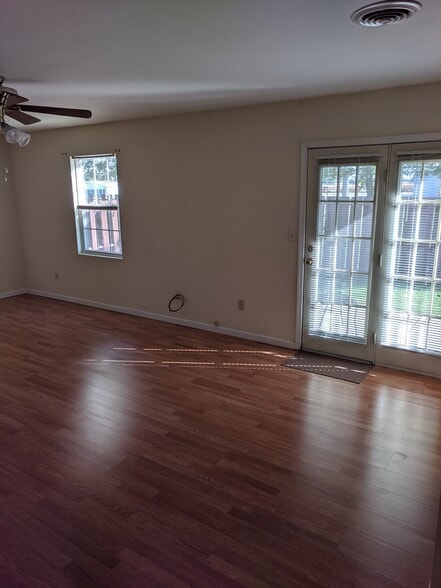 Building Photo - 113 Arbor Ln