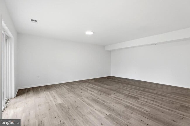 Building Photo - 4533 Logsdon Dr