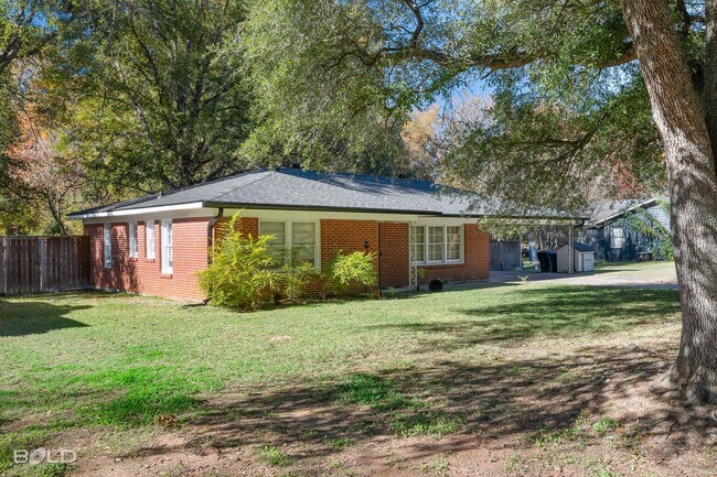 Building Photo - Cute 3 Bedroom 1.5 Bath