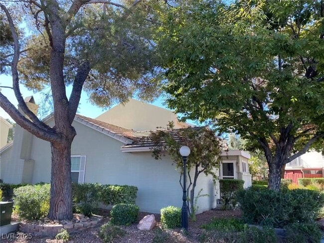 Building Photo - 612 Tam O Shanter