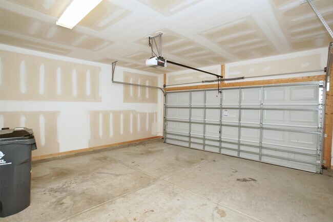 Building Photo - 2105 Corwith Dr
