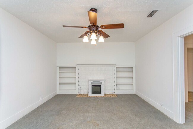 Building Photo - 1710 Pearl Ave