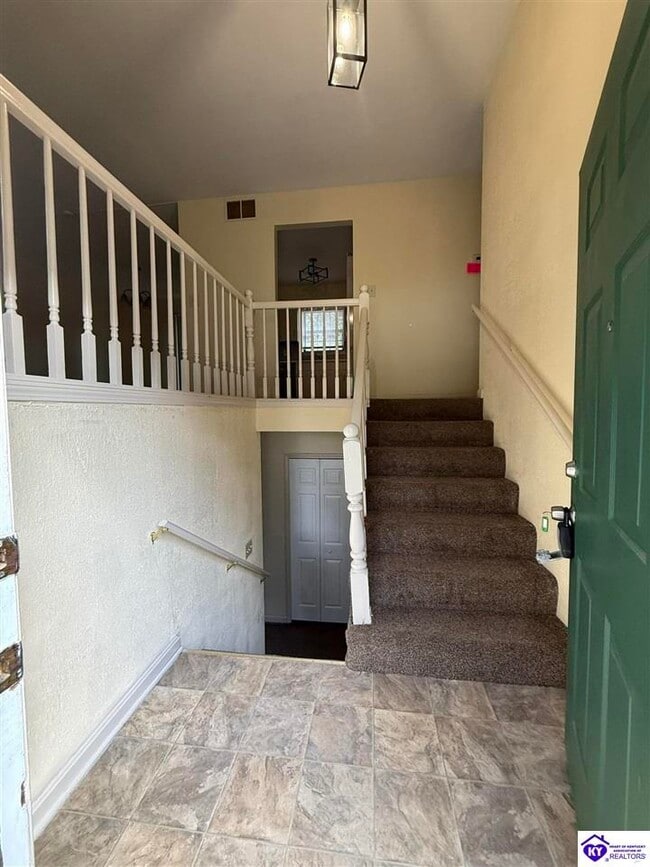 Building Photo - 105 Candy Ct