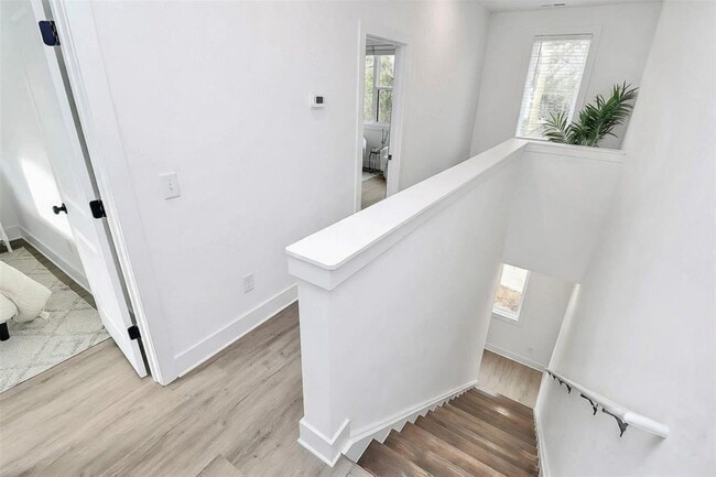 Building Photo - 206 Nelson Ave