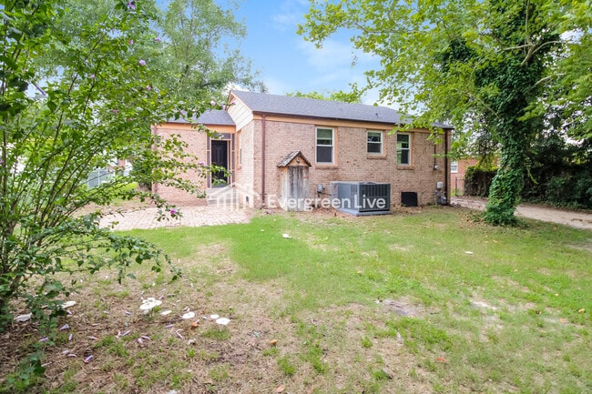 Building Photo - 1525 Abbot Rd