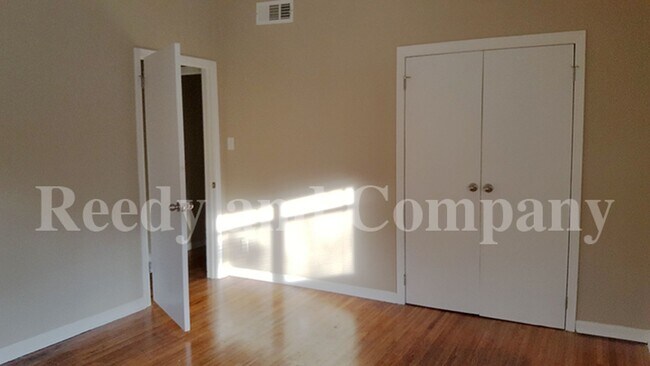 Building Photo - 5194 Colewood Ave