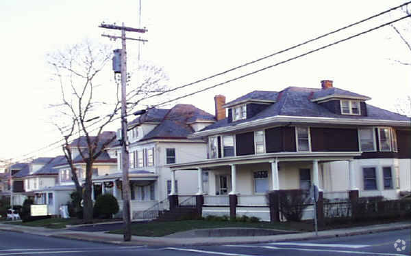 Primary Photo - 699 Laurel Pl