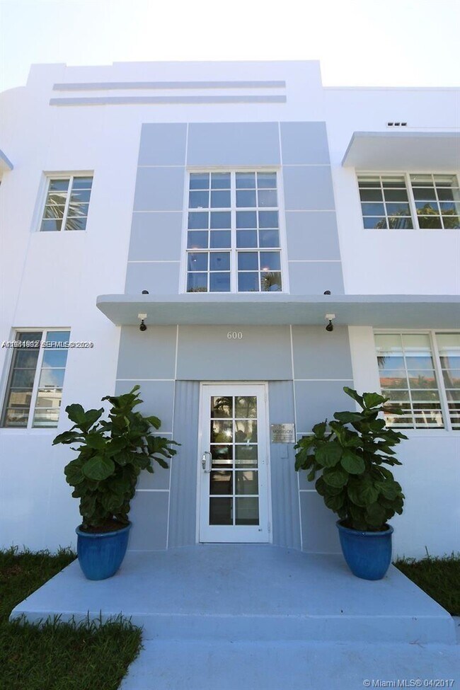 Building Photo - 600 15th St