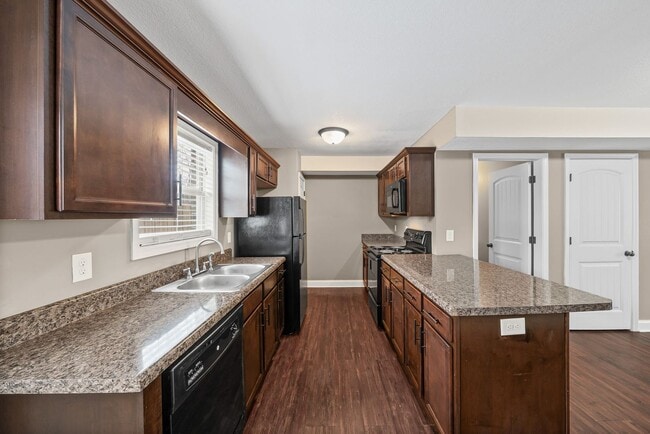 Building Photo - Pet Friendly Two Bedroom!