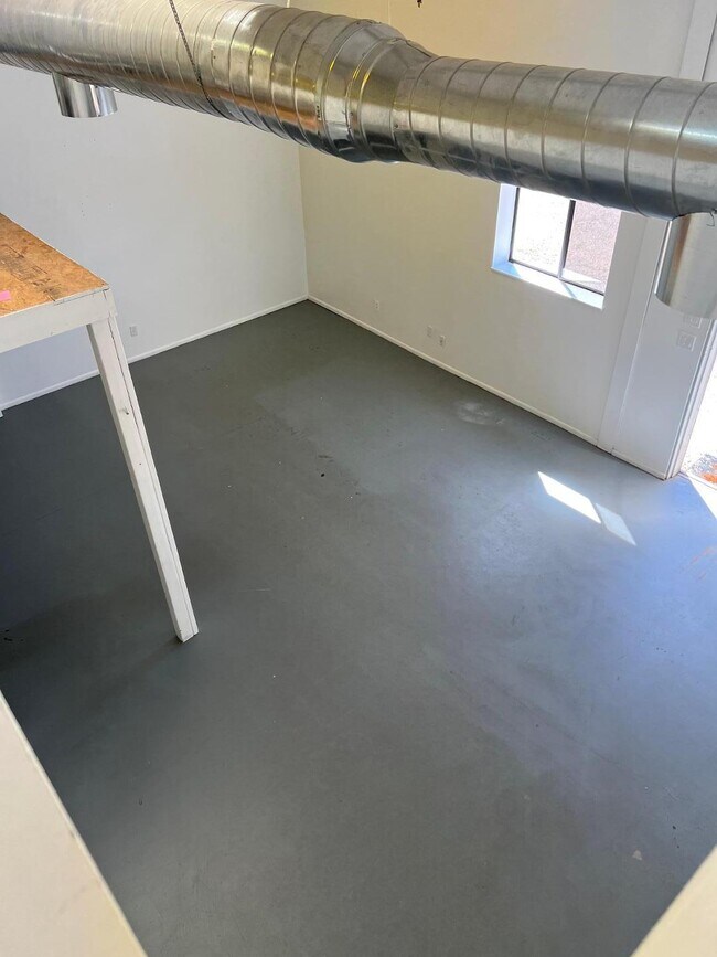 Building Photo - 2754 Agua Fria St