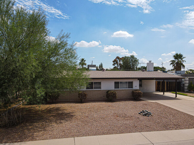 Building Photo - 3bed/1.5bath House at 35th Ave. & Cactus! ...