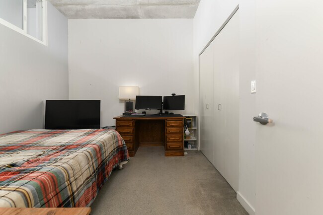 Building Photo - 235 W Van Buren St