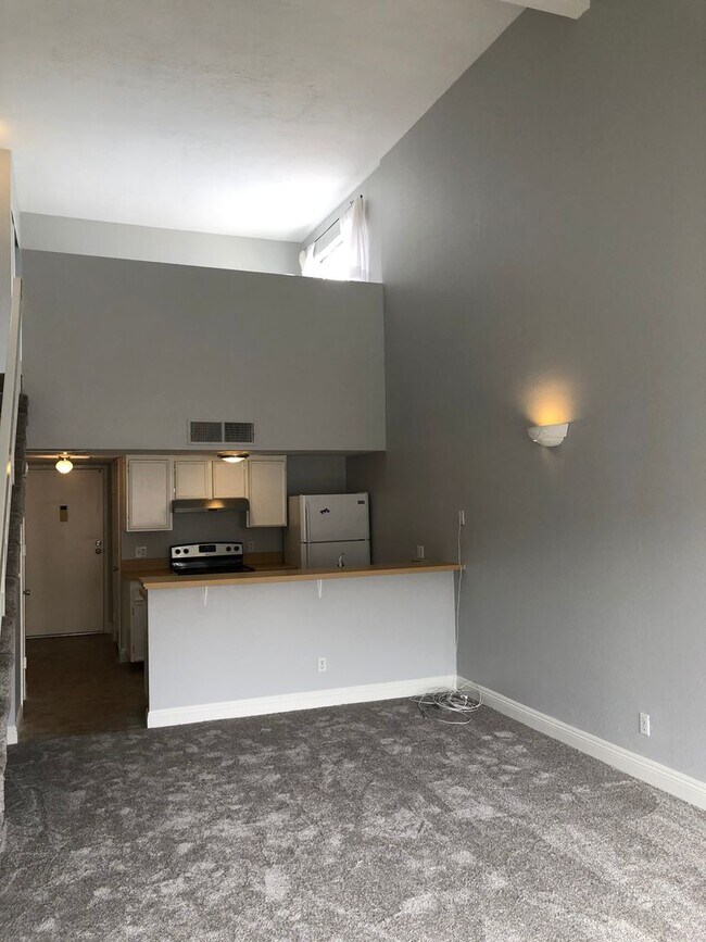 Building Photo - Mission Verde Top Floor-End Unit Loft Bedroom Condo in the Heart of Mission Valley near SnapDrago...