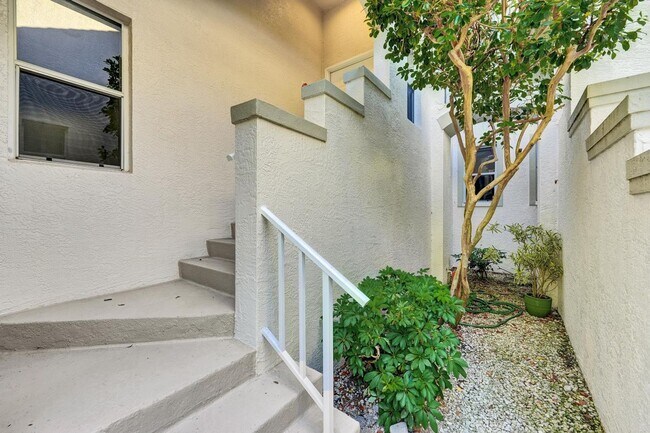 Building Photo - Seasonal 3br 2bath Condo in Harbor Lakes Community