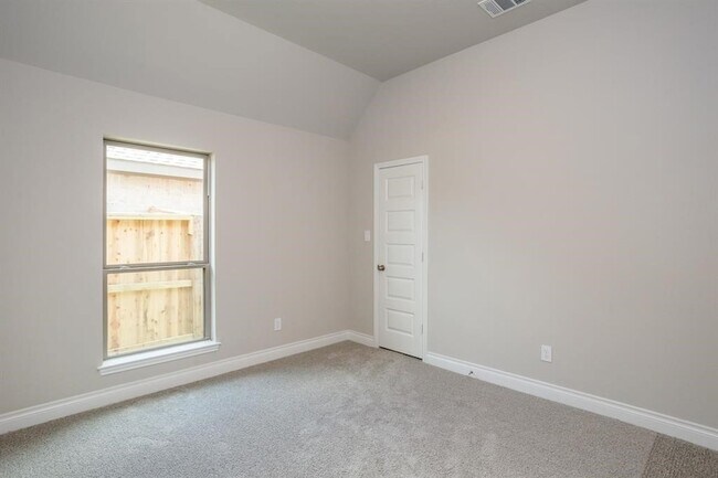 Building Photo - 1639 Rosedale Dr