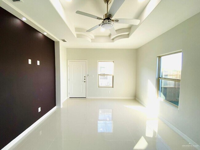 Building Photo - 14 W Rutherford Ave