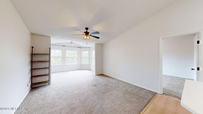 Building Photo - 13810 Sutton Park Dr N