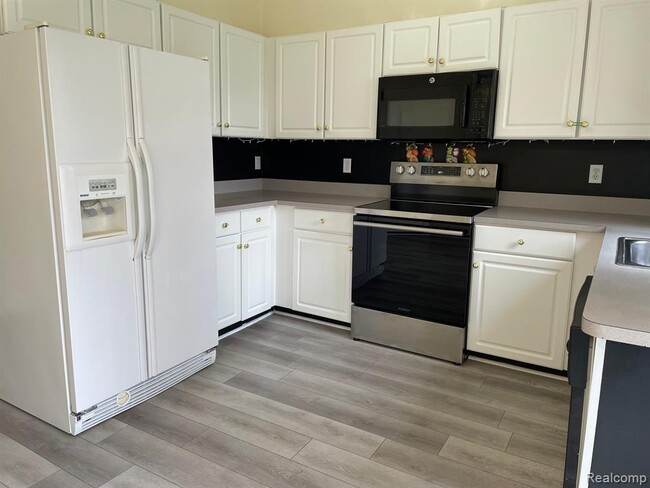 Building Photo - 38463 Saratoga Cir